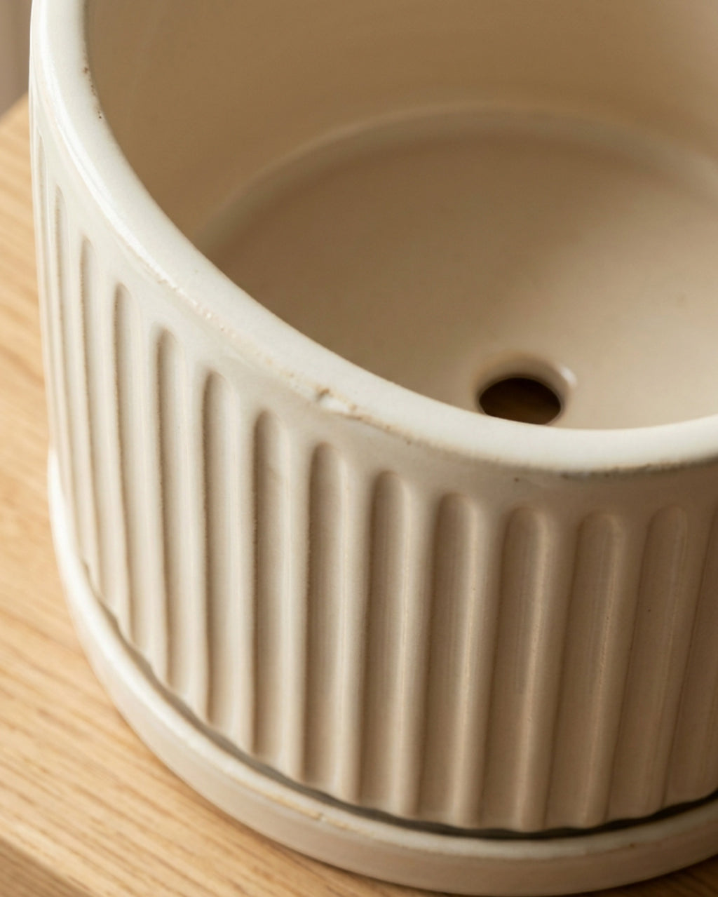 Gleao Ribbed Ceramic Planter Ivory 6 in
